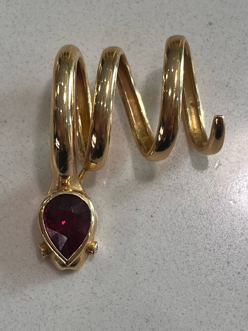18 k gold Serpenti necklace with tourmalin head and diamond eyes